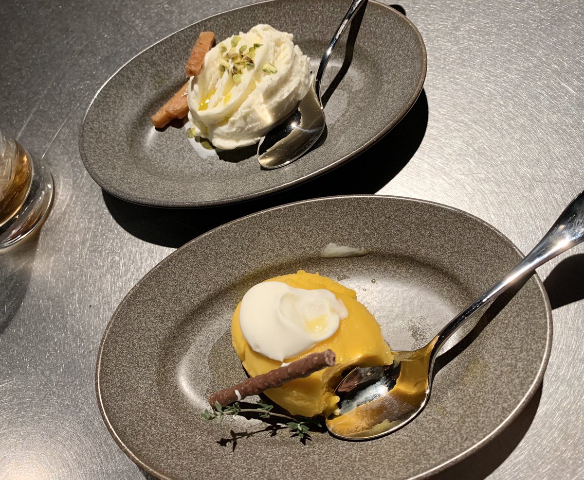 ジャジーでオサレな音楽の店内。
こんな肉の塊、久しぶりに見た！
うんめーー。^ ^
#ひとりカルビ1965