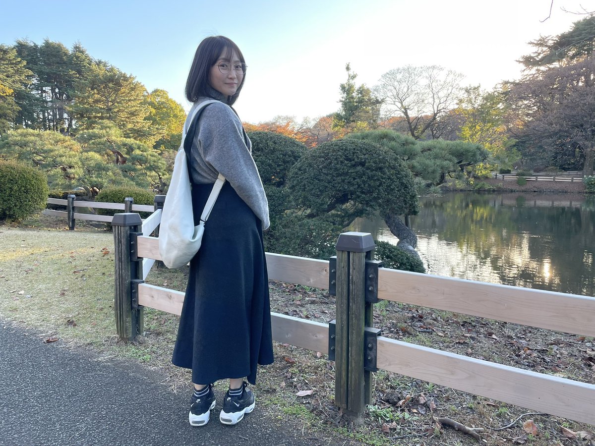 mmm_mizukichi's tweet photo. デザインもサイズ感もとっても好きで、
どんな服にもどんなシーンでも
合わせやすい大好きなリュック🤍

愛着湧きすぎて、私は勝手に
“ニンニクリュック”とよんでます🧄笑

ずっと使い続けたいアイテムです😋

#ヨウジヤマモト #ポエチル https://t.co/SWnJDTSUrg