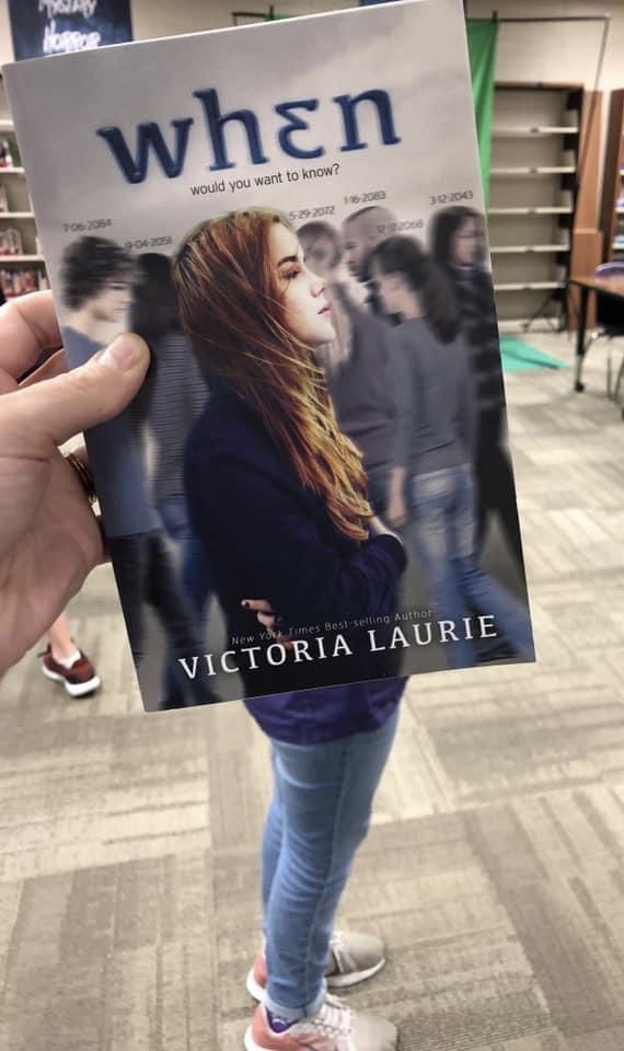 loudbibliophile's tweet photo. Happy #bookfacefriday📚😃 https://t.co/3OihHunWiD