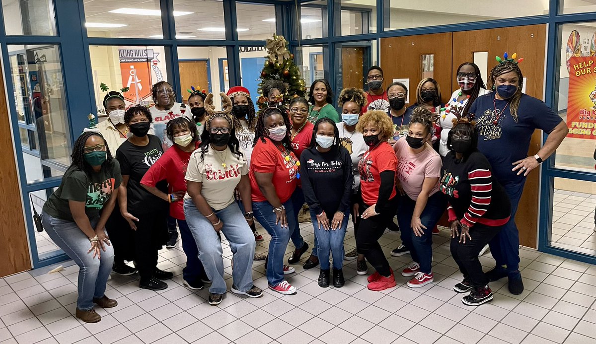 RHELancaster's tweet photo. Wishing you a Festive Friday! 🎄🥳🤩🎄 #RHEALLIN @CherishPipkins @polkde99 @scantan5 @PennyLevy23 @NickkiArmstard @M9Kisha @queenbsparrow @topoftheday12 @Keonaka1 @preachingtroy @heymisspace @LatoniaJ60 @MrsKeashia https://t.co/7DXsLC7PuR