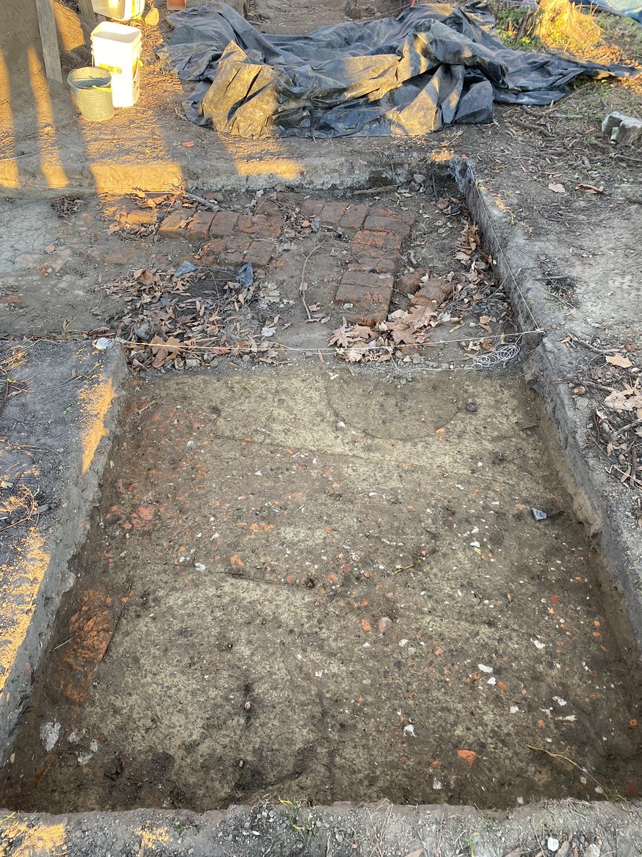kingwillcoHS's tweet photo. Come out tomorrow (Saturday), visit the ongoing archaeology at the courthouse tavern site, and Maybe help us figure out what we see here. Is this an old road bed cutting through the tavern, hiding the building beneath it? Stay tuned! #courthousearchaeology #publicarchaeology https://t.co/mykWamFg78
