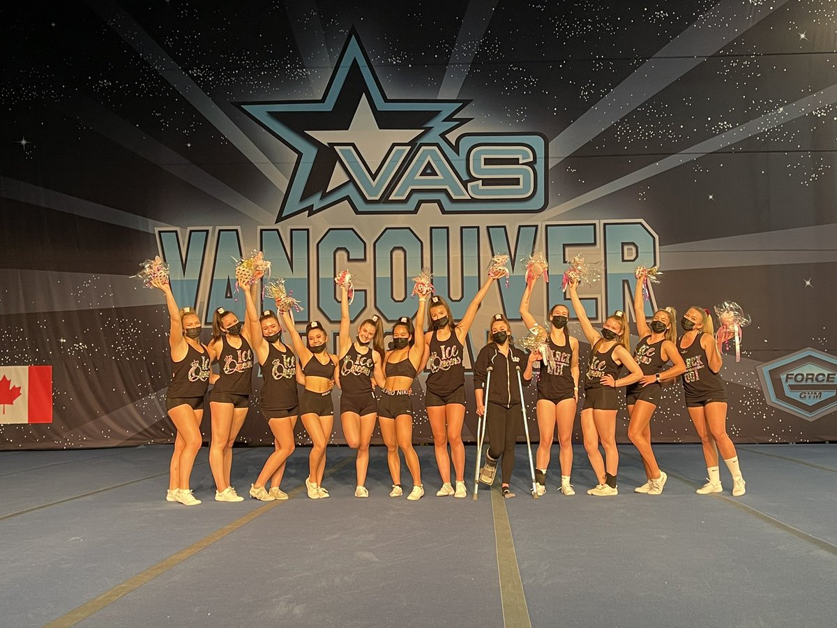LizGigante's tweet photo. Homecoming 2021 was so awesome! It was wonderful to see so many alumni come@back for a special night! Now SHOWCASE weekend next!! #vaspride https://t.co/VXmL3PfWrN