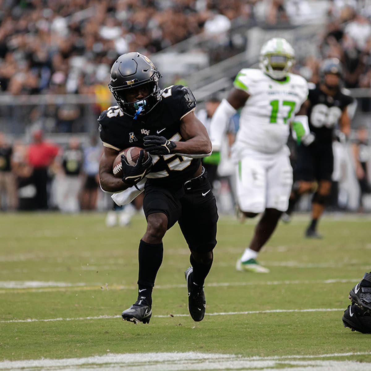 avant_lloyd's tweet photo. Blessed and Honored to receive my 1st offer from the University of Central Florida #GoKnights 🔱🖤 @TeamKamMartin @CoachKRHarrison @COACHSWAC @UCF_Football @CoachMayo https://t.co/7SLVHENHYJ