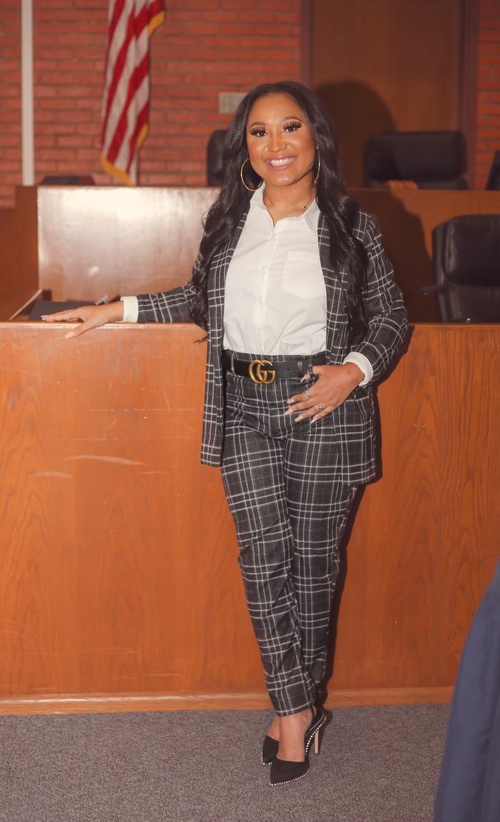 teymac4's tweet photo. Trust in the Lord with all thine heart; and lean not unto thine own understanding. In all thy ways acknowledge him, and he shall direct thy paths. Proverbs 3:5-6
🎓B.S. Criminal Justice
🎓Political Science &amp; Legal Studies minor
🥇Honors Graduate
👩🏽‍⚖️⚖️ J.D. loading..
#FiniSHed🧡💙 https://t.co/Ai94qMWV9O