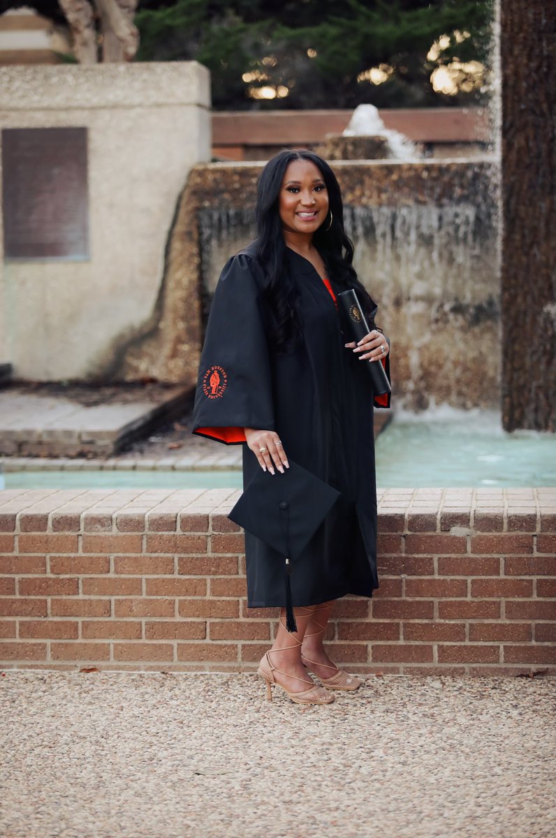 teymac4's tweet photo. Trust in the Lord with all thine heart; and lean not unto thine own understanding. In all thy ways acknowledge him, and he shall direct thy paths. Proverbs 3:5-6
🎓B.S. Criminal Justice
🎓Political Science &amp; Legal Studies minor
🥇Honors Graduate
👩🏽‍⚖️⚖️ J.D. loading..
#FiniSHed🧡💙 https://t.co/Ai94qMWV9O