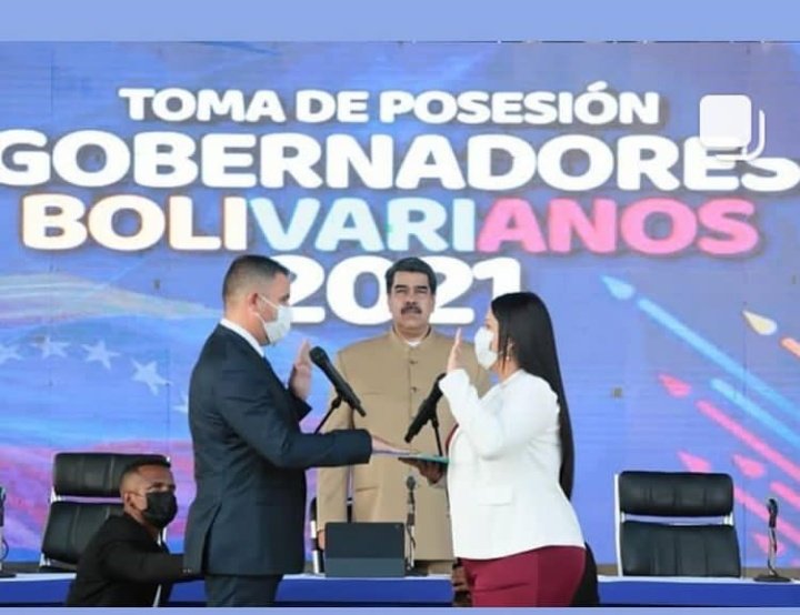 CleAnzoategui's tweet photo. Con la presencia del presidente @nicolasmaduro y la presidenta del @CleAnzoategui @anyerhenriquezm  se juramentó a @luismarcanos cómo Gobernador del estado #Anzoátegui
@dcabellor @ConCiliaFlores https://t.co/0d5KP5SSWh