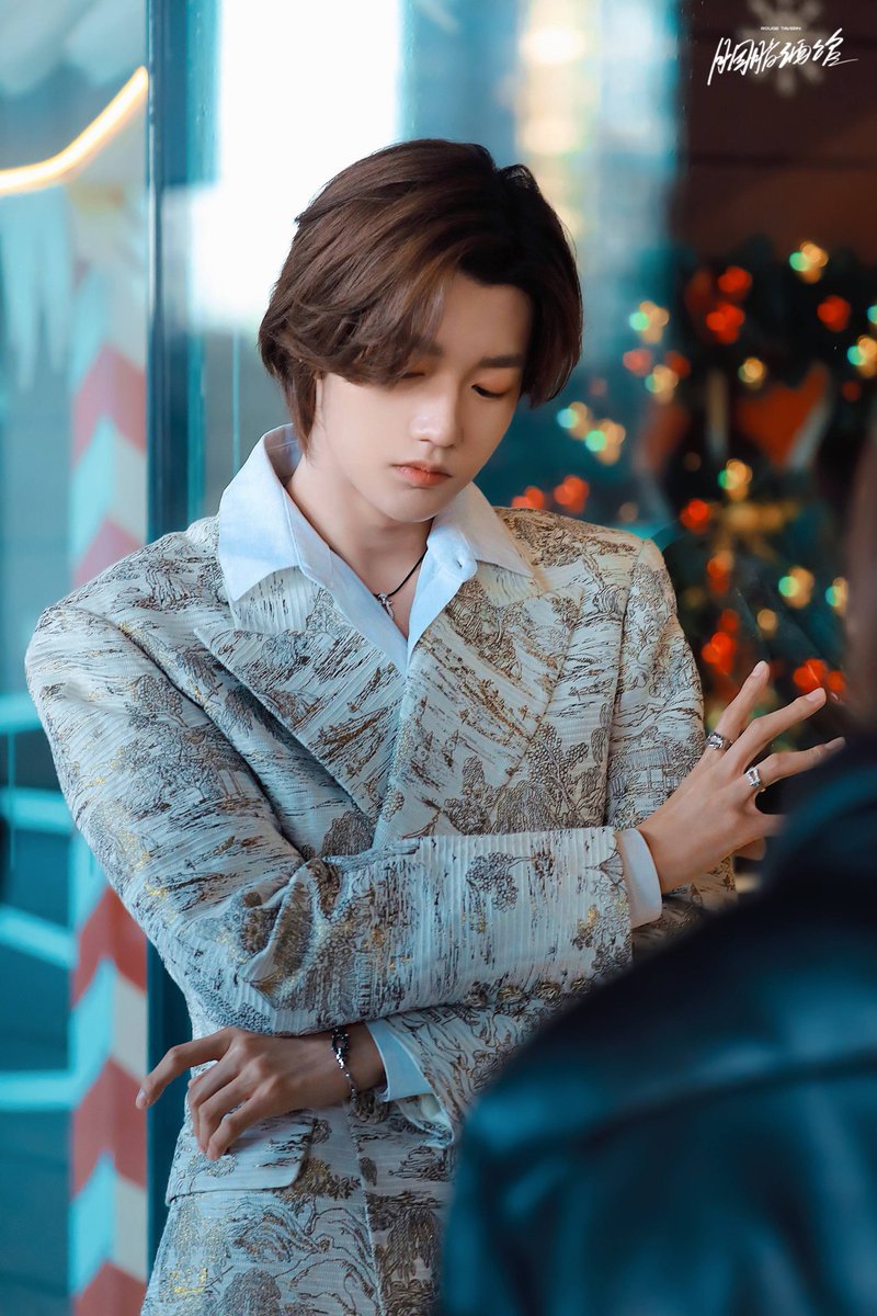 yinghaopics's tweet photo. Yinghao attending the 123 轻松筹 Charity Gala!

↬#SunYinghao #孙滢皓 #Kachine #IXFORM
˗ˏˋ 211203 ©胭脂酒馆·孙滢皓 ˎˊ˗ https://t.co/ydBj2UR2dd