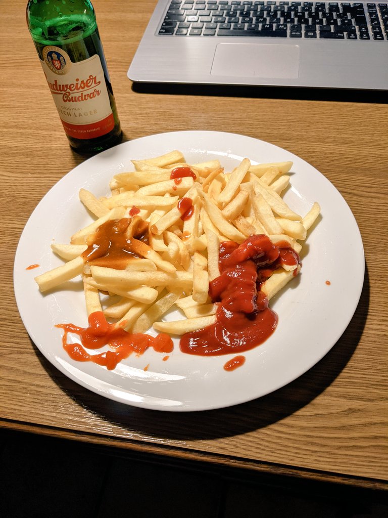 universum2's tweet image. Papas fritas #international #fettblog