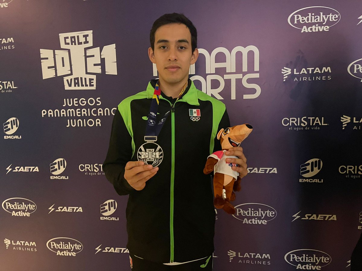 omarfayad's tweet photo. Continuamos con grandes resultados en los Juegos Panamericanos Junior Cali 2021 @CaliValle2021; nuestro #OrgulloHidalguense en la disciplina de #Squash, Leonardo Vargas Inurreta, se vistió de oro 🥇 en la prueba por equipos y 🥈 en parejas. https://t.co/NTC8yjXQAn