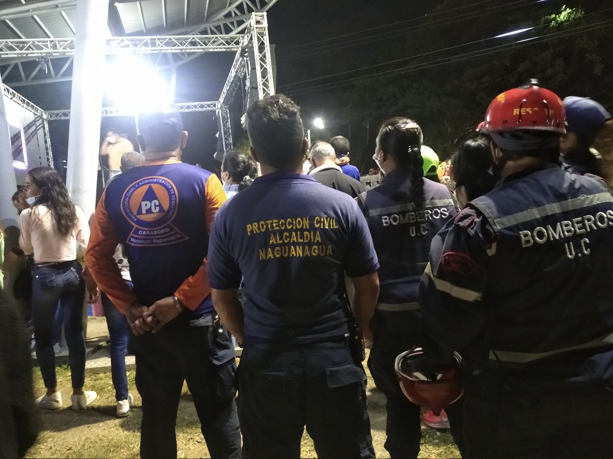 #03Dic prevención en encendido del saman en las #Quintas de #Naguanagua con <a href="/bomberuc/">Bomberos de la Universidad de Carabobo</a> <a href="/Poli_naguanagua/">Policia Municipal de Naguanagua</a> <a href="/alc_naguanagua/">Alcaldía de Naguanagua</a>