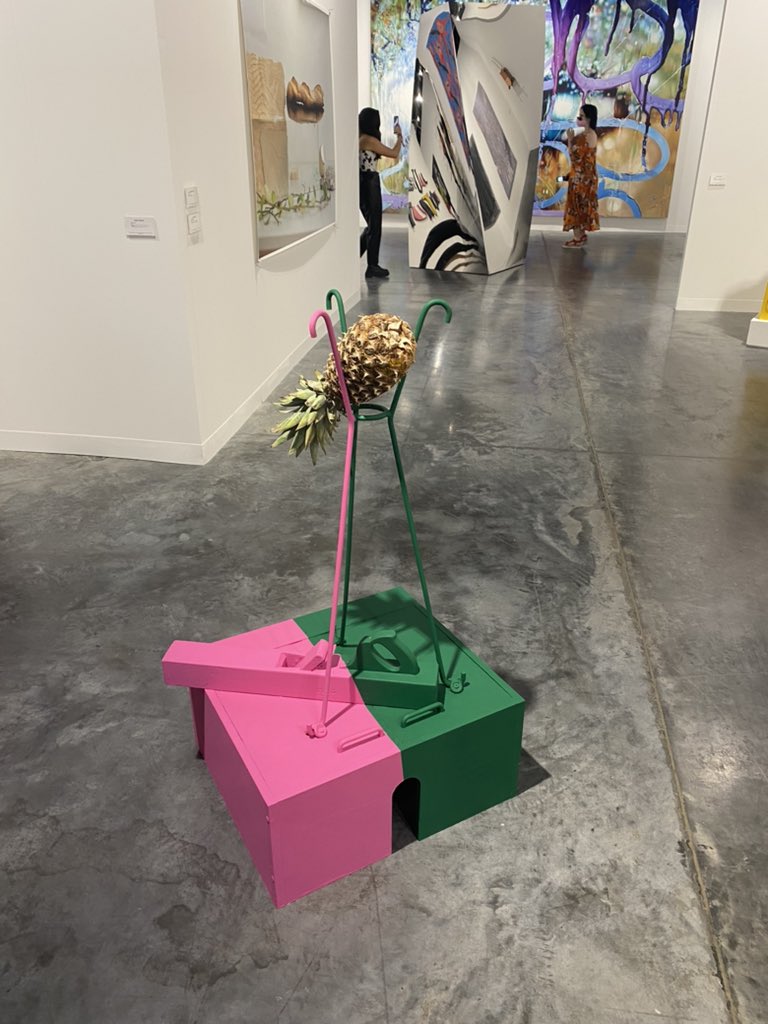 Move over taped banana- pineapple stand is here