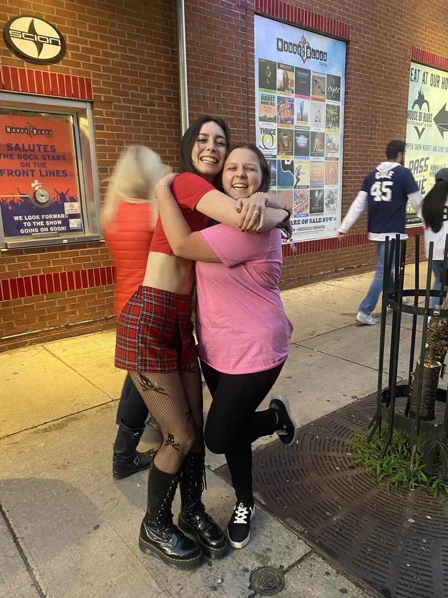 breanna_1215's tweet photo. Reliving October 5th through videos from @lolopopgurl concert and pictures from meeting her that night! Such a dream come true! ❤️🔥🖤 Can’t wait for the next time and all other times after that! #foreverfan #fansincedayone #LØLØ https://t.co/jtRkCyzRdo