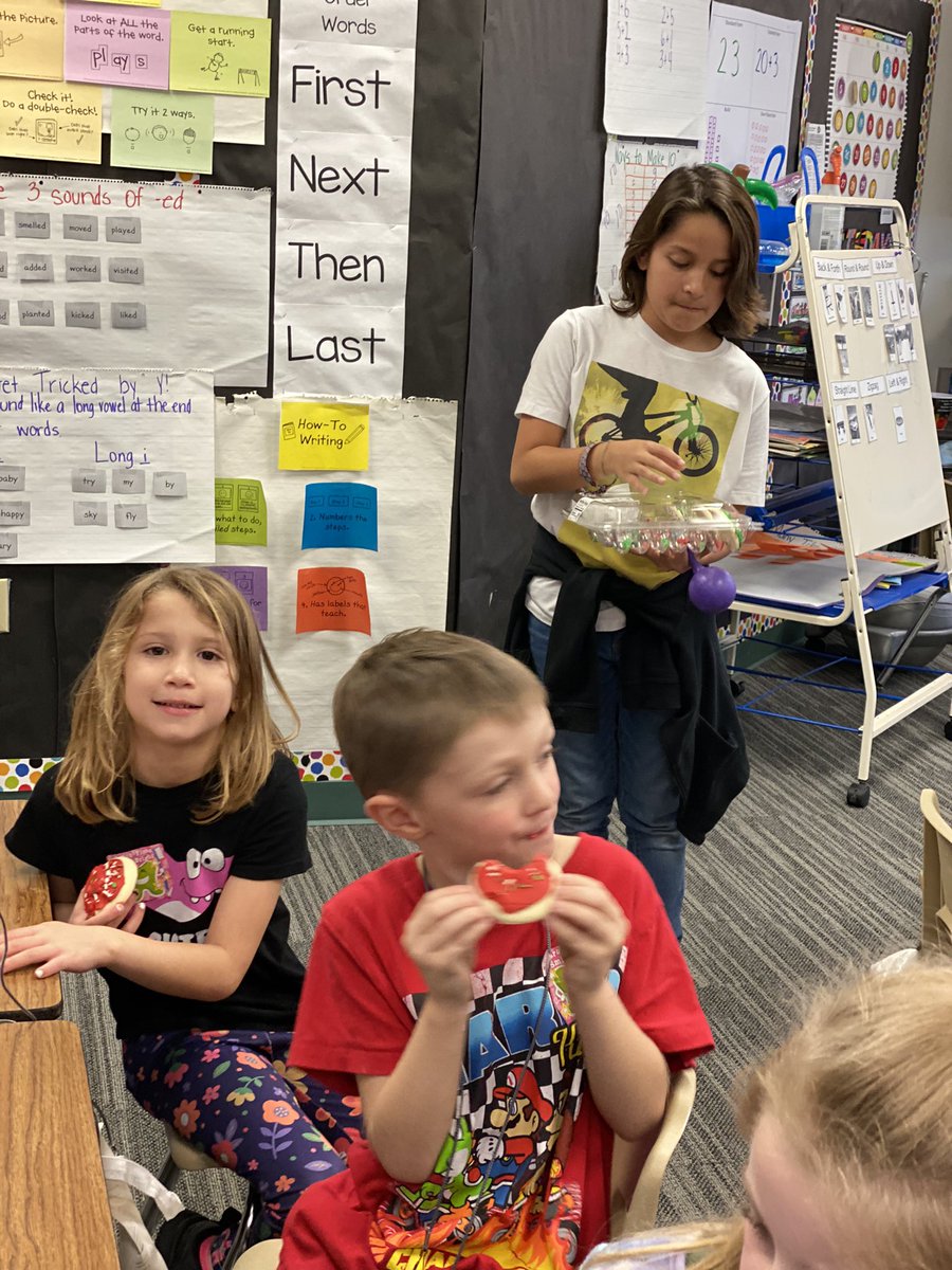 Jones Student Council celebrated with our 1st graders for collecting the most donations during our Food Drive! <a href="/jonesrisd/">Jones Elementary</a> #leaders #community <a href="/ElemCounSELors/">Rockwall ISD Elementary Counselors</a>