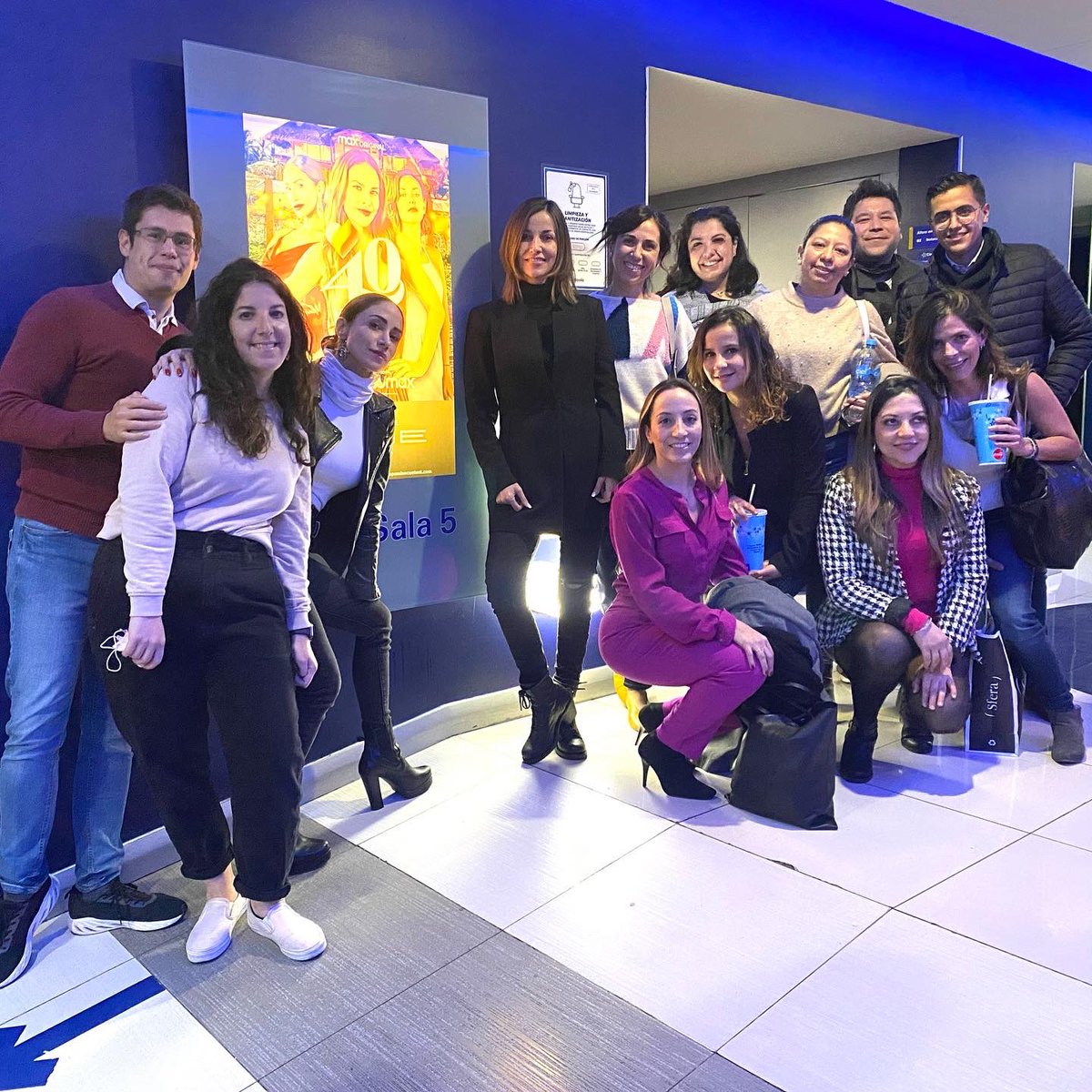 40 no es nada es un dating, idea rompedora de nuestra directora de Contenido, Amaya Muruzábal, desarrollada con la complicidad de un equipo donde, además, somos muchas mujeres... de 40!

¡Disfrútala por #HBOMax !