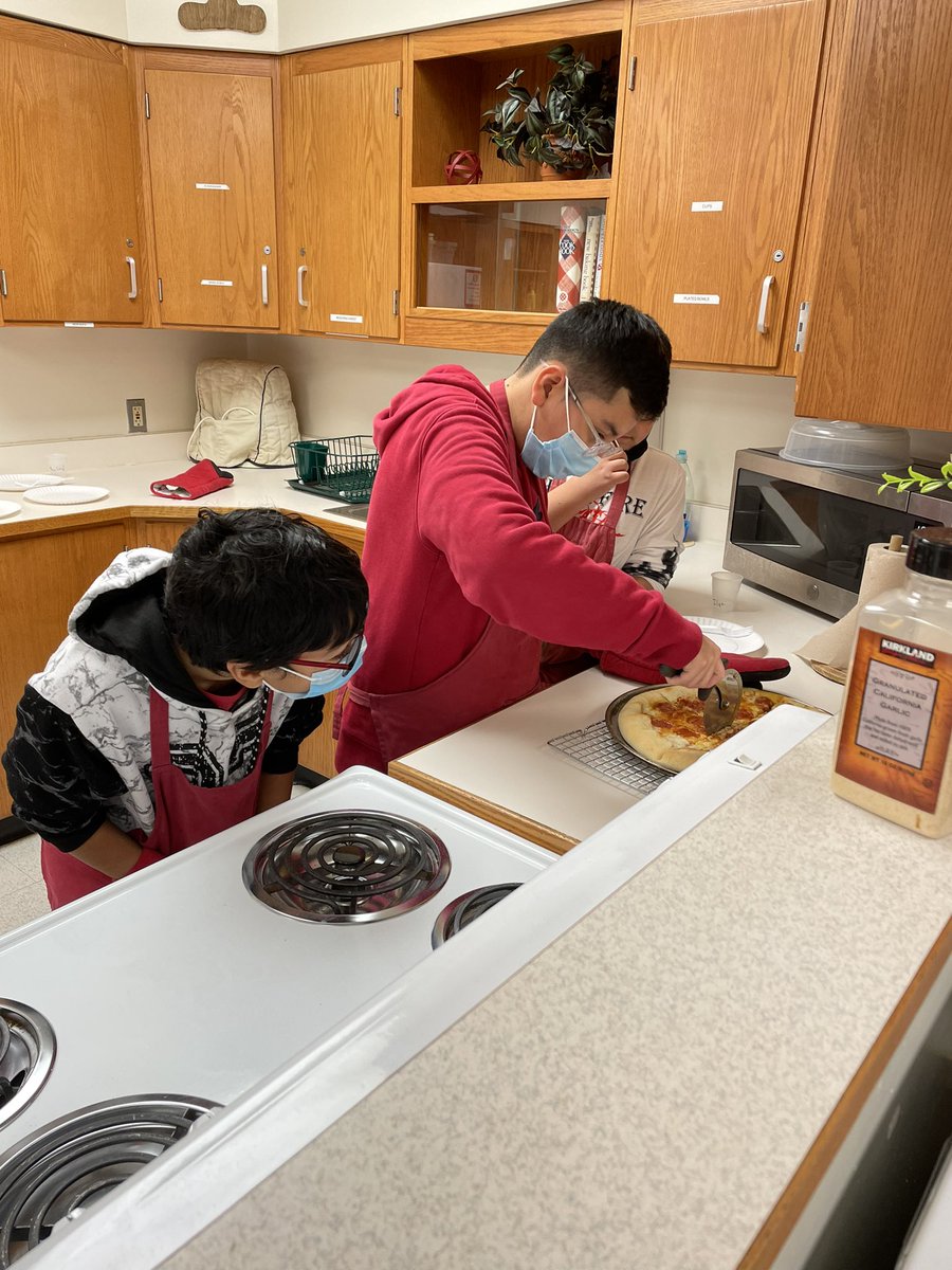 Students loved learning how to make stuffed crust from scratch today! #sayyestofcs #itspizzatime 🍕 <a href="/SterlingMiddle1/">Sterling MS</a>  <a href="/finnegan54321/">Juliet Finnegan</a>  <a href="/BarhamElena/">Elena Barham</a>