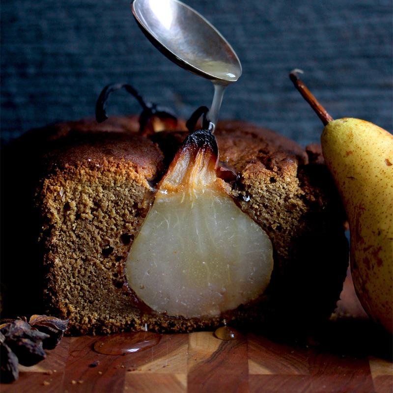 fnsharp's tweet photo. 🎶 4 Calling Birds...
🎶 3 French Hens ...⁠
🎶 2 Turtle Doves ...
...And a poached pear gingerbread treat 😋⁠

Get the recipe from F.N. Sharp 🔪

#holidaytreats #gingerbread #itsfnsharp