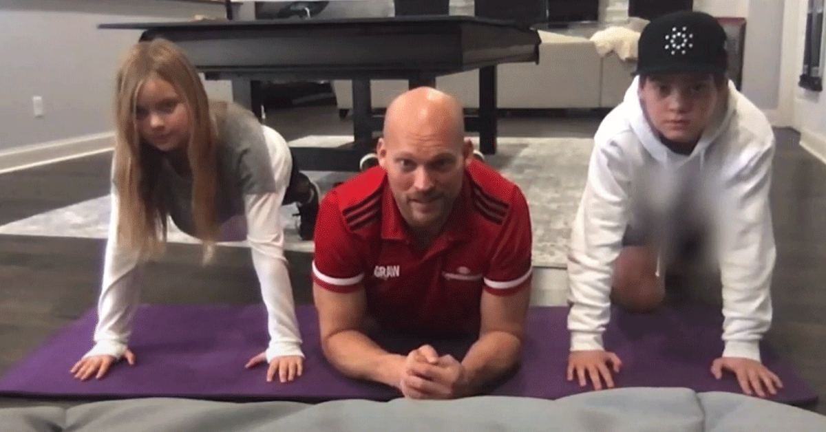 KXAN_News's tweet photo. Plank like a champion today with former Kansas City Chiefs safety and special teams captain Jon McGraw. 💪 #KXANSimpleHealth

https://t.co/2BbZuxNQVu https://t.co/S941H4nDo2