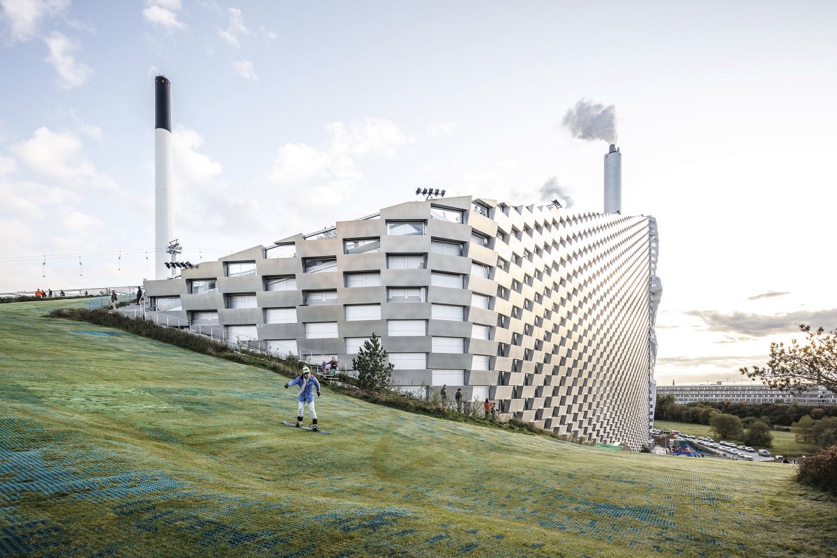 archinect's tweet photo. BIG's CopenHill waste-to-energy ski slope named World Building of the Year 2021 #WorldArchitectureFestival #WAF2021 @BIGstertweets @BjarkeIngels
https://t.co/W68QwCS2mp https://t.co/OaaQXJx6TU