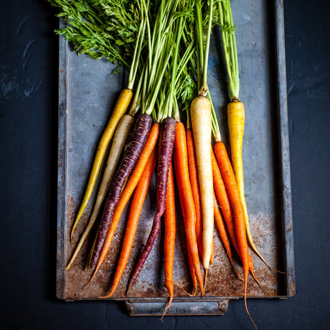 LynnValleyOptom's tweet photo. Eat your fruits and vegetables for better eye health! 

Vitamins A, C, and E, as well as the mineral zinc, contain antioxidants that can help prevent macular degeneration. 

Enjoy colorful healthy treats such as carrots, red peppers, broccoli, spinach, and strawberries. https://t.co/ycfQGC14VH
