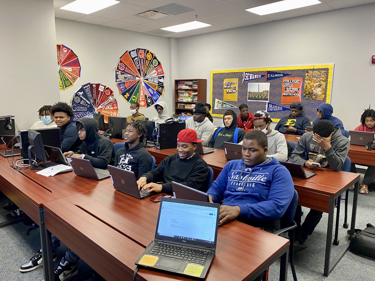 ClaudiaBatichon's tweet photo. Resume writing session with some of @WHSFootball_ juniors and seniors - preparing student-athletes for the recruiting process and life beyond football @CoachLoveB1 @HoltWildcat #NCAA #StudentAthlete #wheelerfootball #wheelerwidcats #Eligibility https://t.co/l80982tSTO
