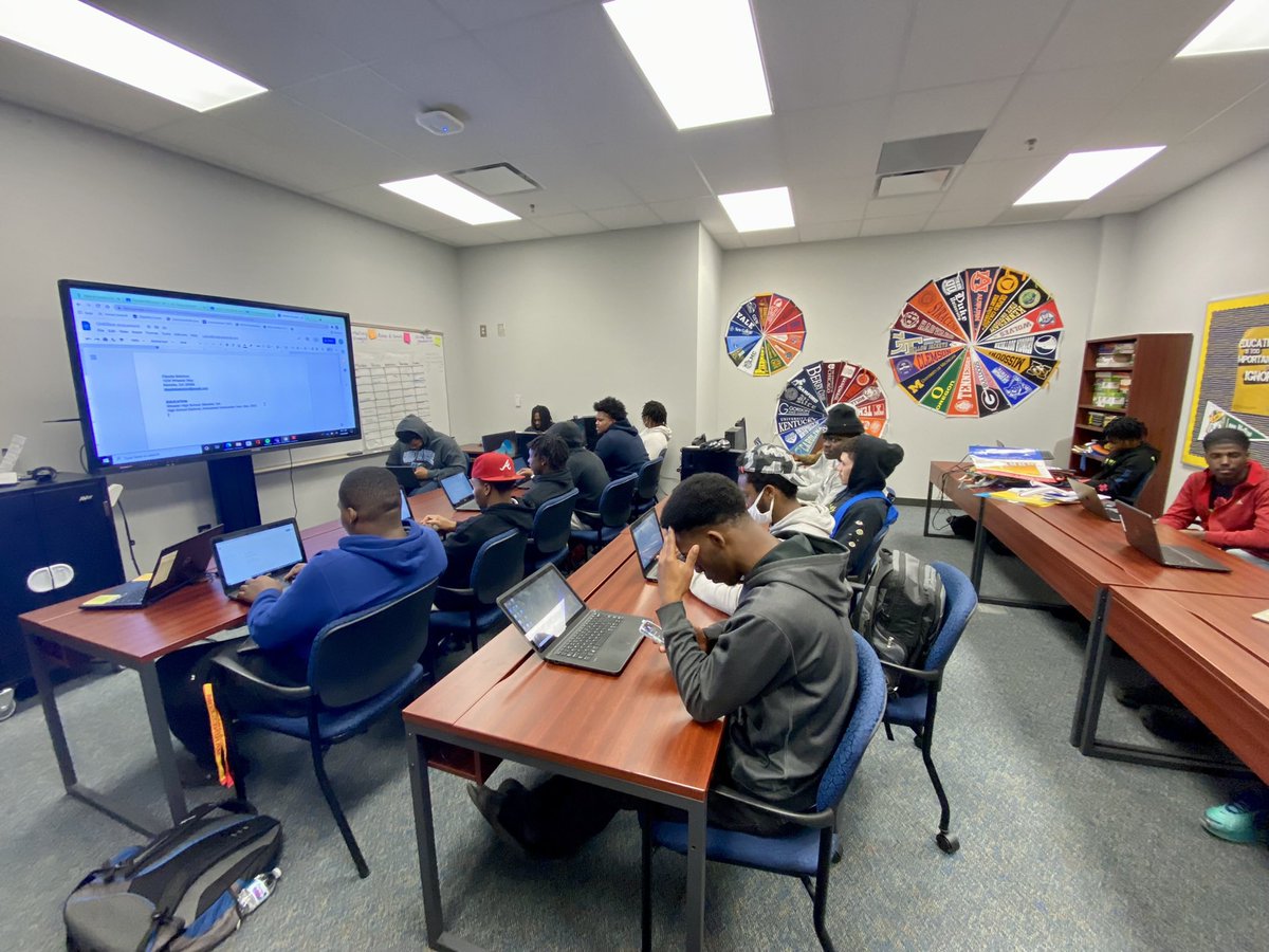 ClaudiaBatichon's tweet photo. Resume writing session with some of @WHSFootball_ juniors and seniors - preparing student-athletes for the recruiting process and life beyond football @CoachLoveB1 @HoltWildcat #NCAA #StudentAthlete #wheelerfootball #wheelerwidcats #Eligibility https://t.co/l80982tSTO