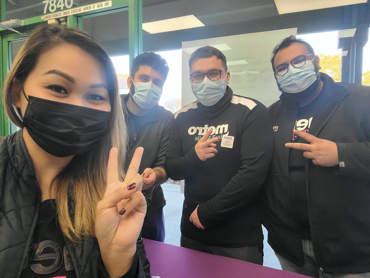 LoveLyNancyK's tweet photo. Fabulous Friday with Four Brothers! #WeareNW #NorcalDreamTeam #SacramentoCentral #MetroEvent @JamesLeeWC @pete_villalba @cemelton23 @Ariel_Aragon1 @_nmontalban @Blu3andPurpl3 @CoachBookt3 https://t.co/87MJqLB0fS