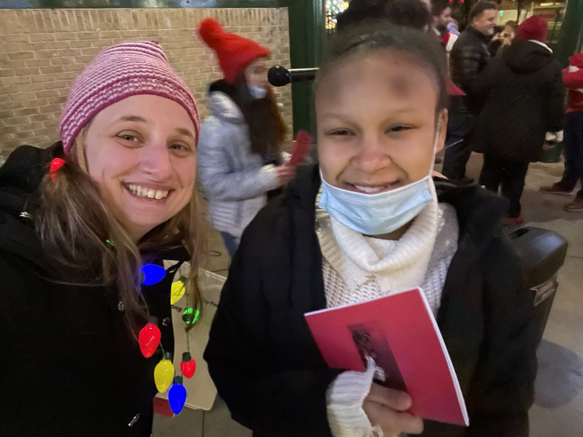 EHMSMusic's tweet photo. Sonyalise Reeves performed tonight at the East Hartford Tree Lighting and she was amazing! @EHMiddle https://t.co/HF6j0YuVMd