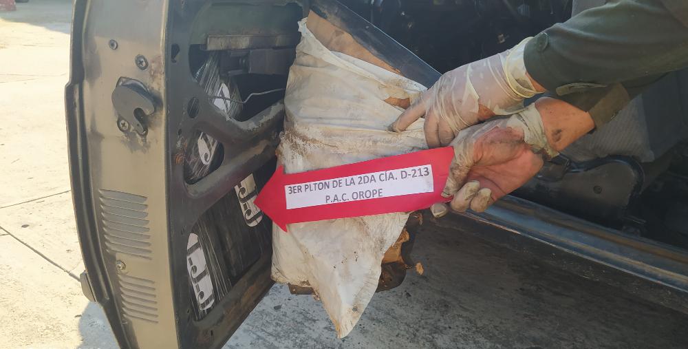 dhernandezlarez's tweet photo. La #FANB incansable en su labor incauta 35 Kg más de cocaina procedentes de los TANCOL quienes día a día se empecinan en pasar su veneno a través de nuestro territorio libre de cultivos endémicos. https://t.co/NHcqhghppT