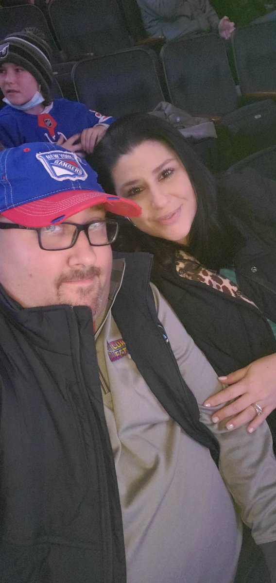 bzeitchick's tweet photo. Wedding Anni at #NYR https://t.co/EMOXUMPEKE