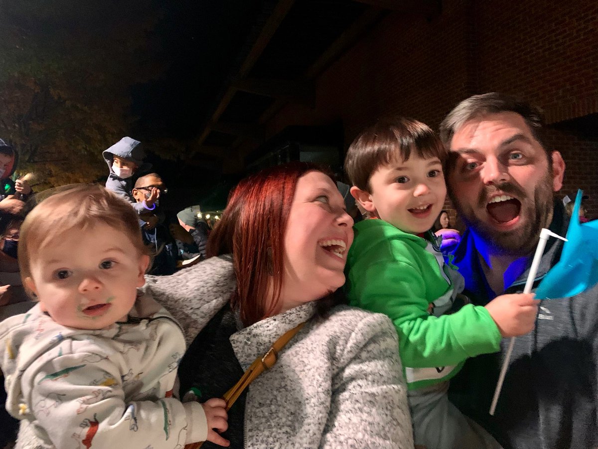“Local Dad” and tree namer watching the lighting of the Charlottesville tree, Oatmeal! <a href="/Knott_Katherine/">Katherine Knott 🤷‍♀️(on bsky.social)</a> <a href="/cvillegrand/">Charlottesville's Grand Illumination</a>