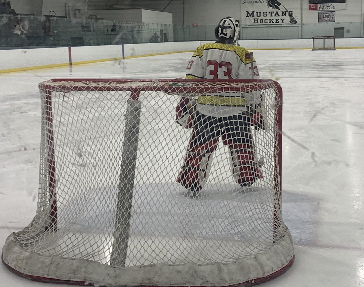 izzokelli's tweet photo. The puck has dropped on our first home game of the season! Let’s @BBHHShockey! @_BBHHS @bbhathletics #BeeOneCommunity https://t.co/Z50r1QSeFp