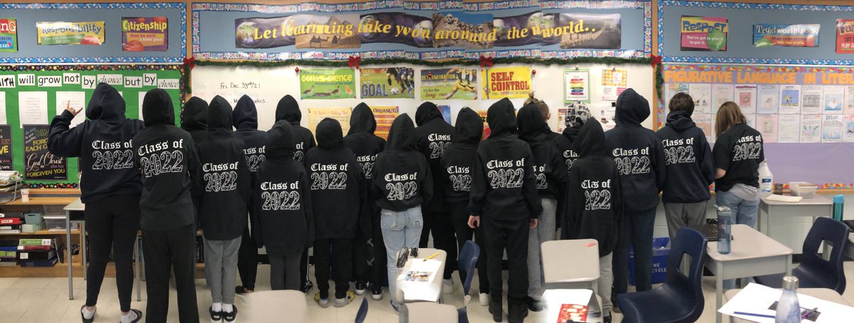 MrsSajda's tweet photo. So excited because our #Gradwear has arrived. I give you, the class of 2022! 🎓 #Grade8isGreat #ProudTeacher https://t.co/jlZMpPMgpm