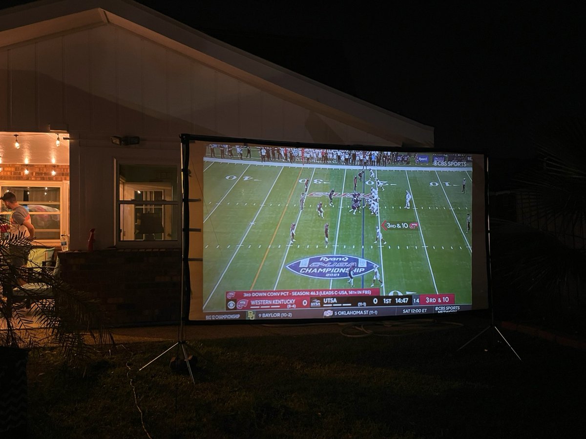 we couldn’t be in SA for tonight’s game, but our new orleans family set up in the backyard so we can support our team !!! <a href="/caleb44lewis/">Caleb Lewis</a> <a href="/jalenraineyy/">J Rainey</a> @TioTailgating @xJBara3x <a href="/andresCanis/">A.Lo (2*)</a> <a href="/RaineyJet/">Jeannette Rainey</a> <a href="/UTSAFTBL/">UTSA Football 🏈</a> #TBGatSAFR GO RUNNERS 🤙🏽