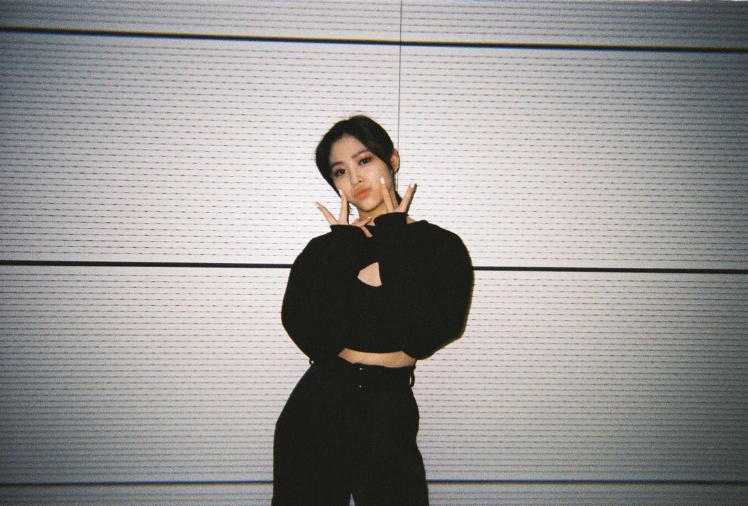 itzychile_'s tweet photo. Actualización de #RYUJIN , #CHAERYEONG y #YUNA en Instagram 
(1) https://t.co/2hTYTRdWLf
