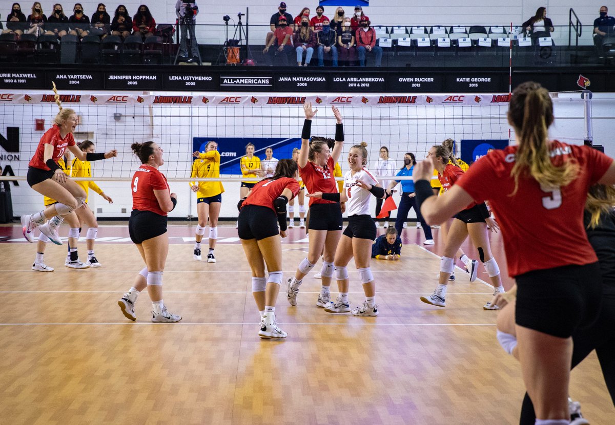 BallStateWVB's tweet photo. ... we're not done yet❗️

#ChirpChirp | #WeFly | #MACsports https://t.co/zBx8n1HODr