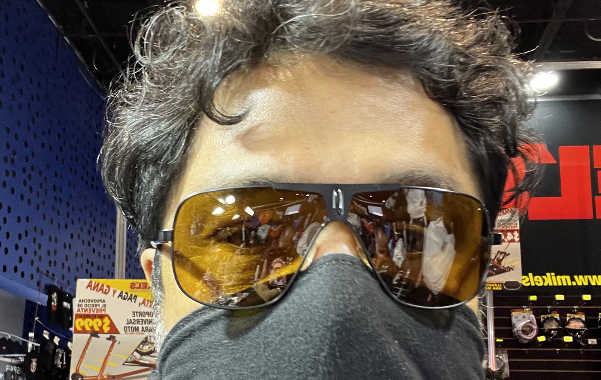 soyiguana's tweet photo. @EaglePolars hola.  Buenas noches.  Estoy interesado en unos lentes que vi en la expomoto color amarillos tipo carrera https://t.co/QHyP14kO9Y