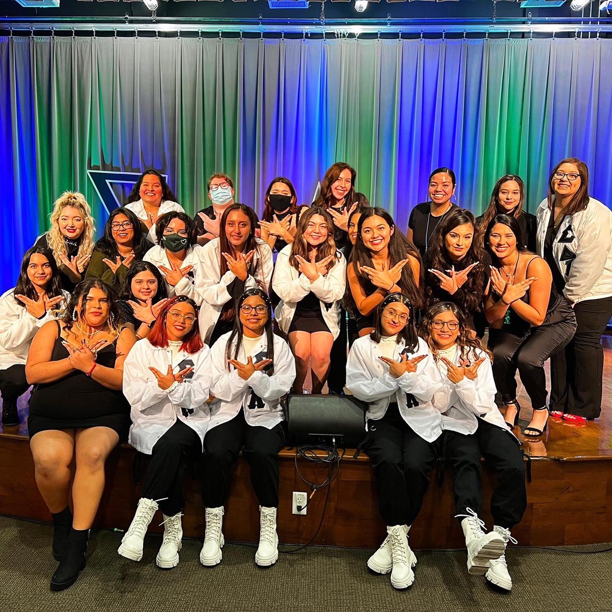 Texas_SDL's tweet photo. The Stunning Beta chapter of Sigma Delta Lambda Sorority, Inc. is proud to present, the Transcendent Alpha Tau line:

#172 Karina Torres 
#173 Jamie Almaras 
#174 Ivette Canchola 
#175 Dennise Sanchez 

Congratulations to their MD, Mesmerizing Alpha Mu #145 Destiny Martinez! 💚💙 https://t.co/RQ71492a5f
