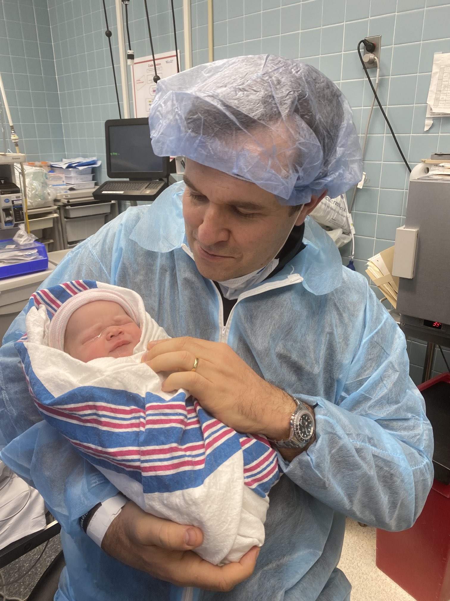 greg-kelly-on-twitter-madeline-8lbs-2oz-mrs-kelly-is-doing-just-fine-but-is-keeping-a-low-profile-for-the-time-being-ever-notice-how-every-hospital-in-the-world-has
