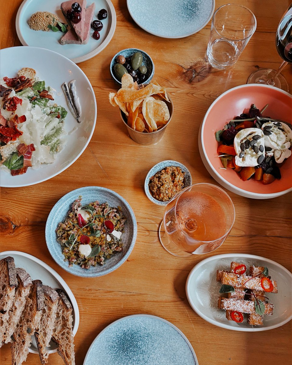 Cheers to Bruce Wine Bar 🥂 This Thornbury gem offers fine wine, delectable food and great service. No matter who you bring, you'll walk out with a smile on your face and a satisfied belly. To view their menu or make a reservation, visit our website: bit.ly/3iDEwZg