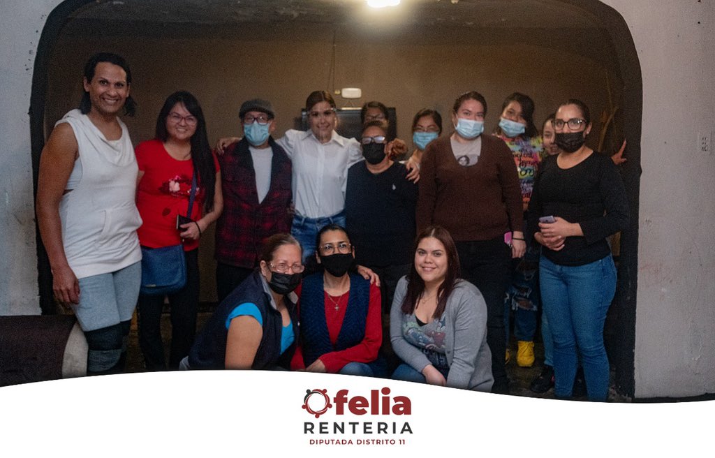 ofeliarenteriad's tweet photo. Yo siempre soñé con poder estar en un lugar que me permitiera ayudar a mi gente y aquí estoy, tocando una vez más tu puerta pero ahora buscando cumplir con mi palabra de volver para tratar de resolver juntos tus necesidades. 🙌

#NoTeVoyAFallar #DeLaManoContigo https://t.co/0Kt3N9TV9k