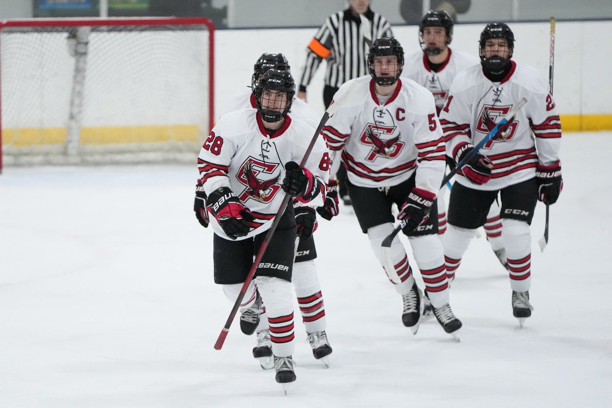 rickolson77's tweet photo. Eden Prairie leads Hill-Murray 1-0 after one period of play. Eagles #28 Teddy Townsend tallied for his first varsity goal. https://t.co/FtuiXDUKWn