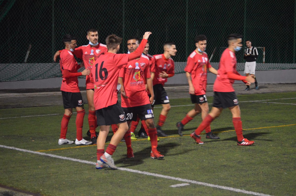 🔝El primer equipo volvió a la senda de la victoria, 2-0 frente al <a href="/Vecinklubf/">Vecinklubf VKF</a>

#NuevasIlusiones #SomosRojinegros🔴⚫