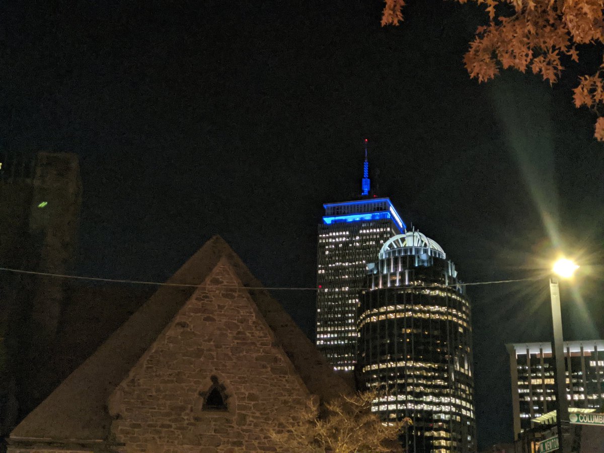 Pilotblock's tweet photo. Tonight's blue Pru is for Perkins School for the Blind. @perkinsvision @pruboston #31nightsoflight #southend #Boston https://t.co/rJC6ZlJpXt