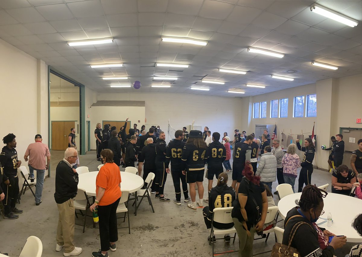 esuhornetsfb's tweet photo. The offense traveled to Opportunities INC. for our second community service event! 

Grow. Develop. Succeed.

#FOE #StingersUp https://t.co/fje69UtVcK