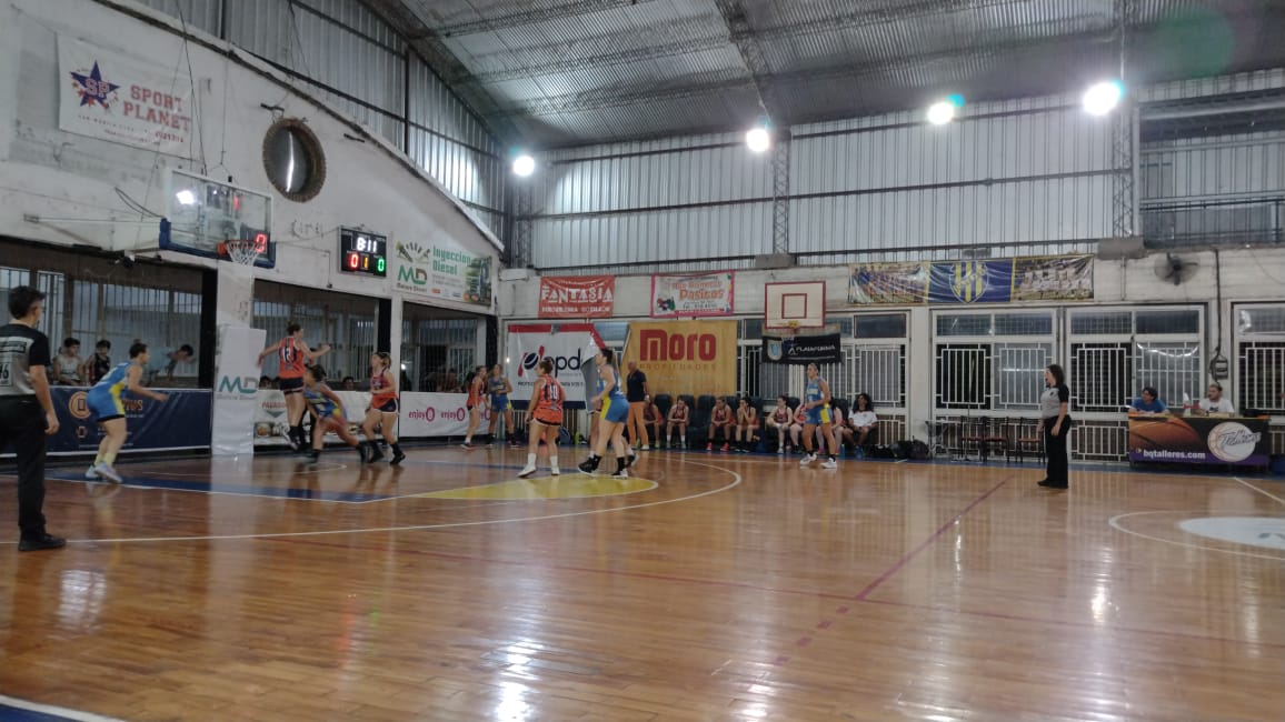 #Femenino

Final - Juego 1

Final del 1er tiempo

<a href="/catrpbbasquetfm/">CATRPB 🏀 Femenino</a> 34-17 <a href="/RegatasSN/">Club Regatas SN</a> 

🔥 A. Giacone | 10pts
🔥 J. Molina | 6pts