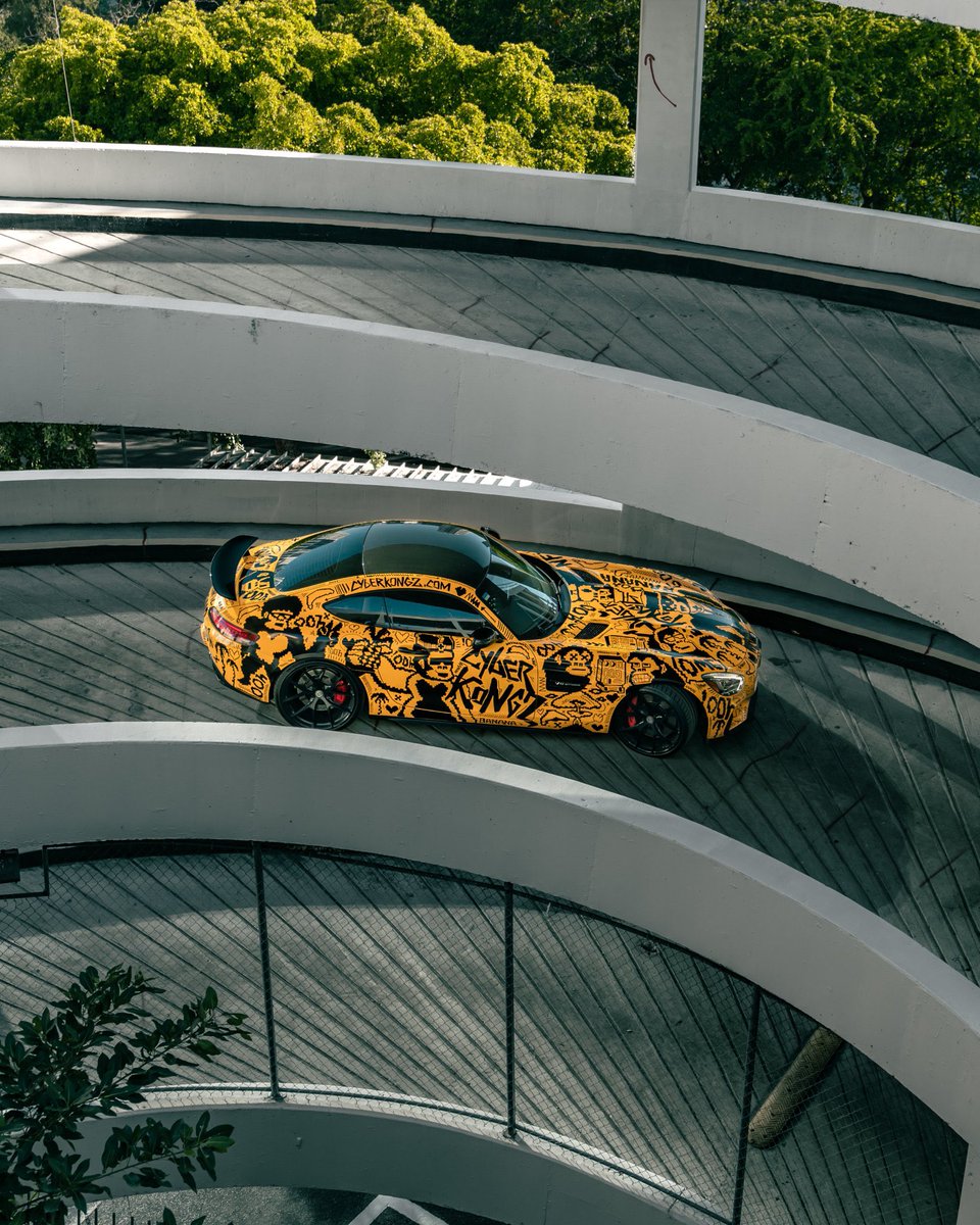 ConnorXslivan's tweet photo. @MashaRazum KILLED it with this custom sharpie job on this @MercedesBenz #AMG #GTS! I’m in awe of how many women from myself to the iconic @LeahLamarr &amp; all the others in between the @CyberKongz amplified this #ArtWeek. SO grateful for this community &amp; @Coco__Bear !ooh 🍌🍌🍌💛 https://t.co/0QpmEaNqsr