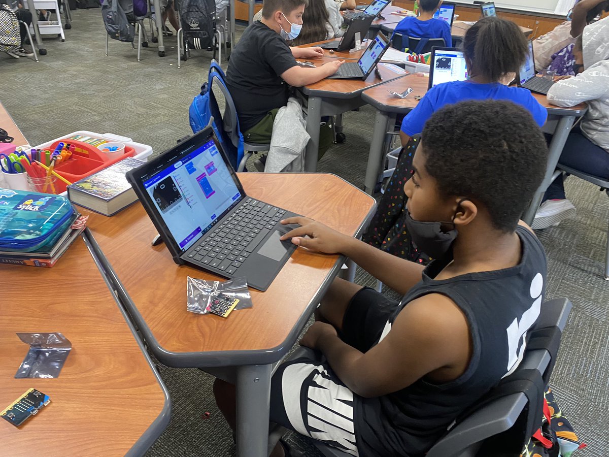 mrs_ashleyholle's tweet image. Such a fun afternoon with @MrDAlcala  leading my students in a computer science lesson. They had a blast learning about and coding microbits! What a great way to end our week! #ComputerScienceInAction #21stcenturyeducation @chaix_mike @joyce_kozyra