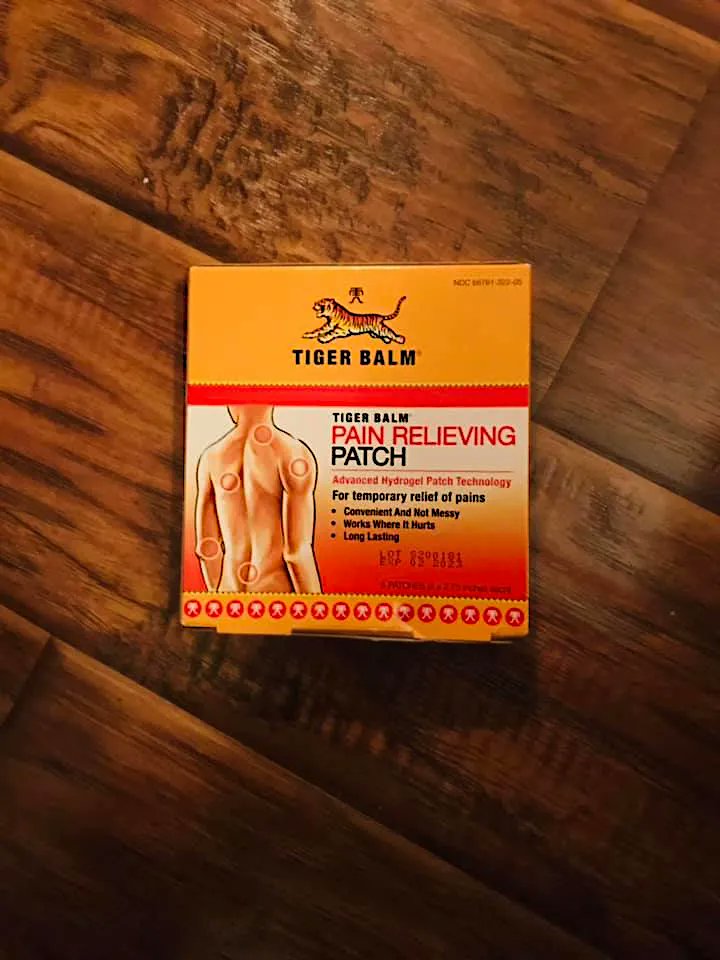 Tiger_Balm_US's tweet photo. Tiger Balm U.S. Fan Jean David loves her Patches. How about you?
Thank you for the great #PhotoBalm, Jean, and for trusting Tiger Balm! ๐ธ
#FanPhoto #ShowUsYourTigerBalm #TigerBalmPatches #PainRelief #WorksWhereItHurts #StickItToThePain #MuscleAches #JointAches #BackPain https://t.co/J0us0ol02n