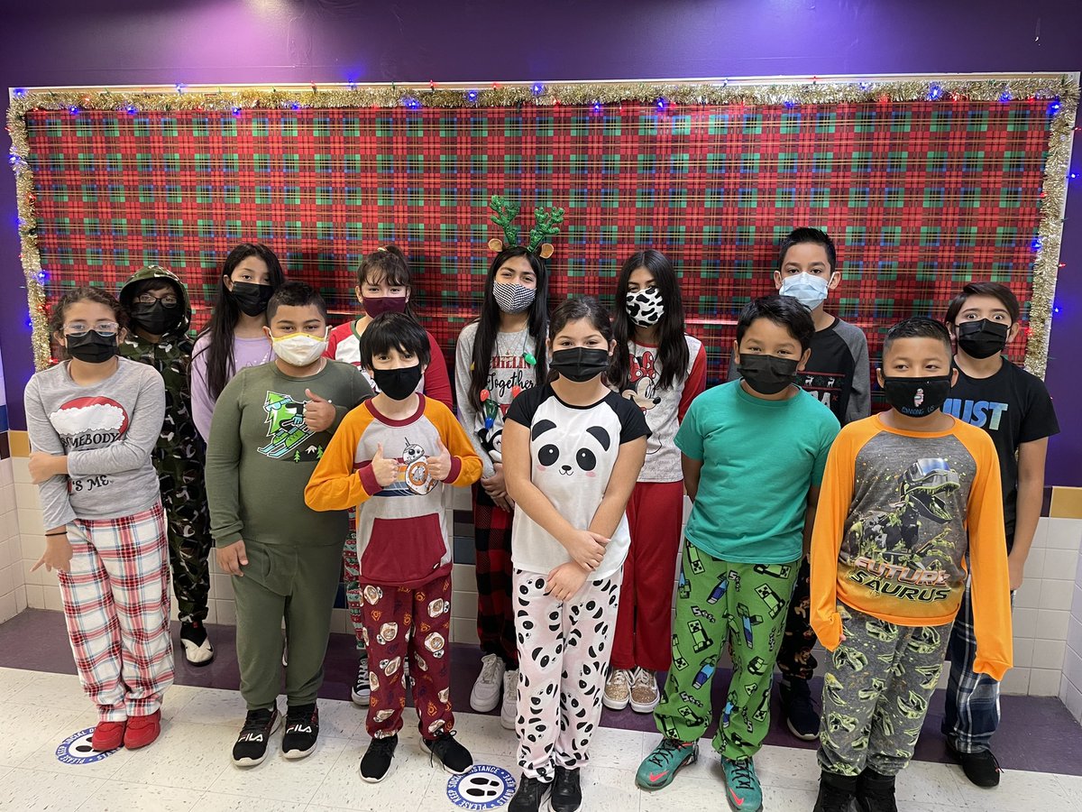WinnetkaDISD's tweet photo. ๐ถ Wildcats are dreaming of a white Christmas ๐ด
#WinterBlast #DallasISDFestive https://t.co/r3ZdFp0ItP