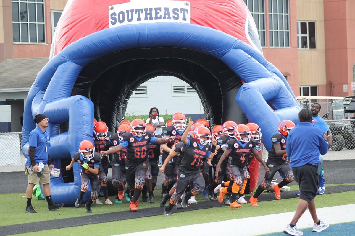 brinalombardo's tweet photo. So proud of these boys!! They have worked so hard since August to get here and they are ready for Indiana tomorrow!! Wish them luck and say some prayers for our Gators! 💪🏼🏈🐊 https://t.co/fYlbMOfeak